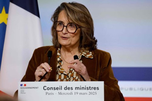 La porte-parole du gouvernement évoque l’existence d’un « racisme anti-blanc »