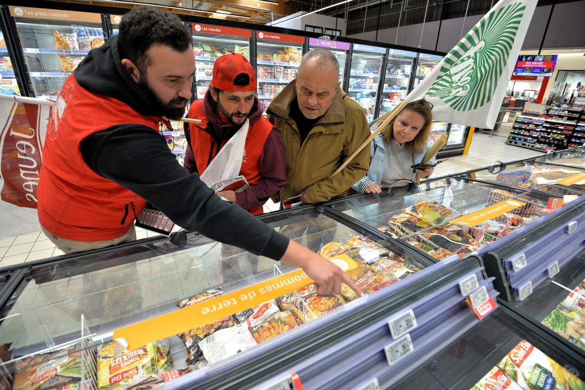 Noix d’Ukraine et noisettes de Turquie : les agriculteurs de Dordogne à l’assaut de la grande distribution contre la « concurrence déloyale » des produits importés
