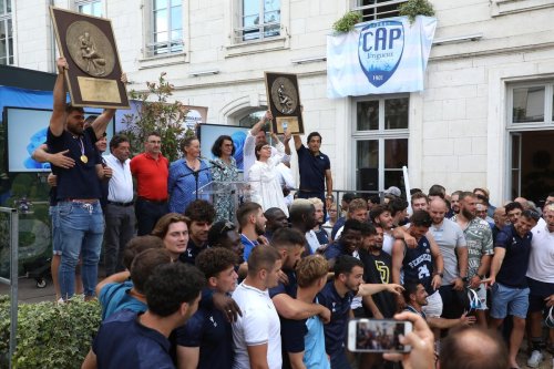 Rugby : les boucliers du CA Périgueux, champion de France, célébrés