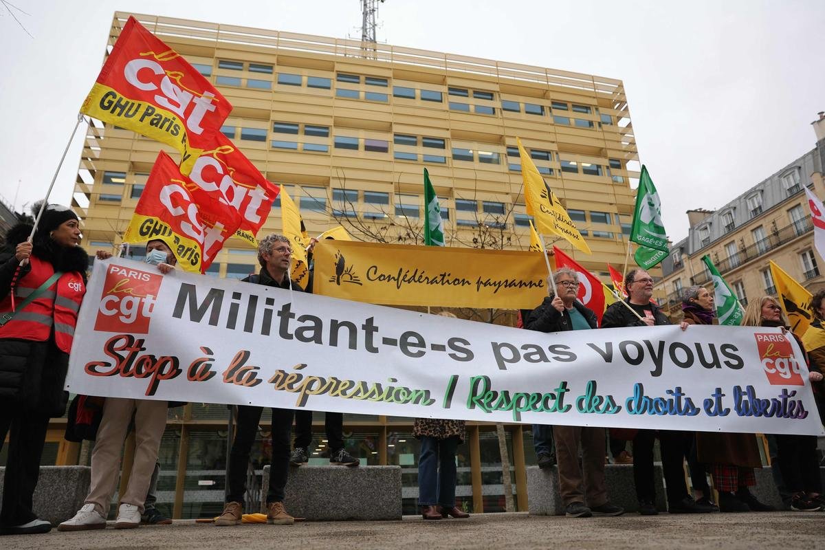 Les 52 agriculteurs de la Confédération paysanne arrêtés après leur action au ministère de l’Agriculture sont sortis de garde à vue