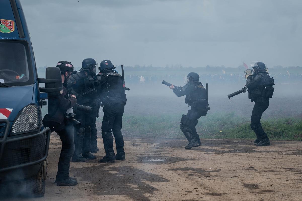 Gendarmes mis en cause à Sainte-Soline : Marine Tondelier exige des explications de Gérald Darmanin, voire sa démission