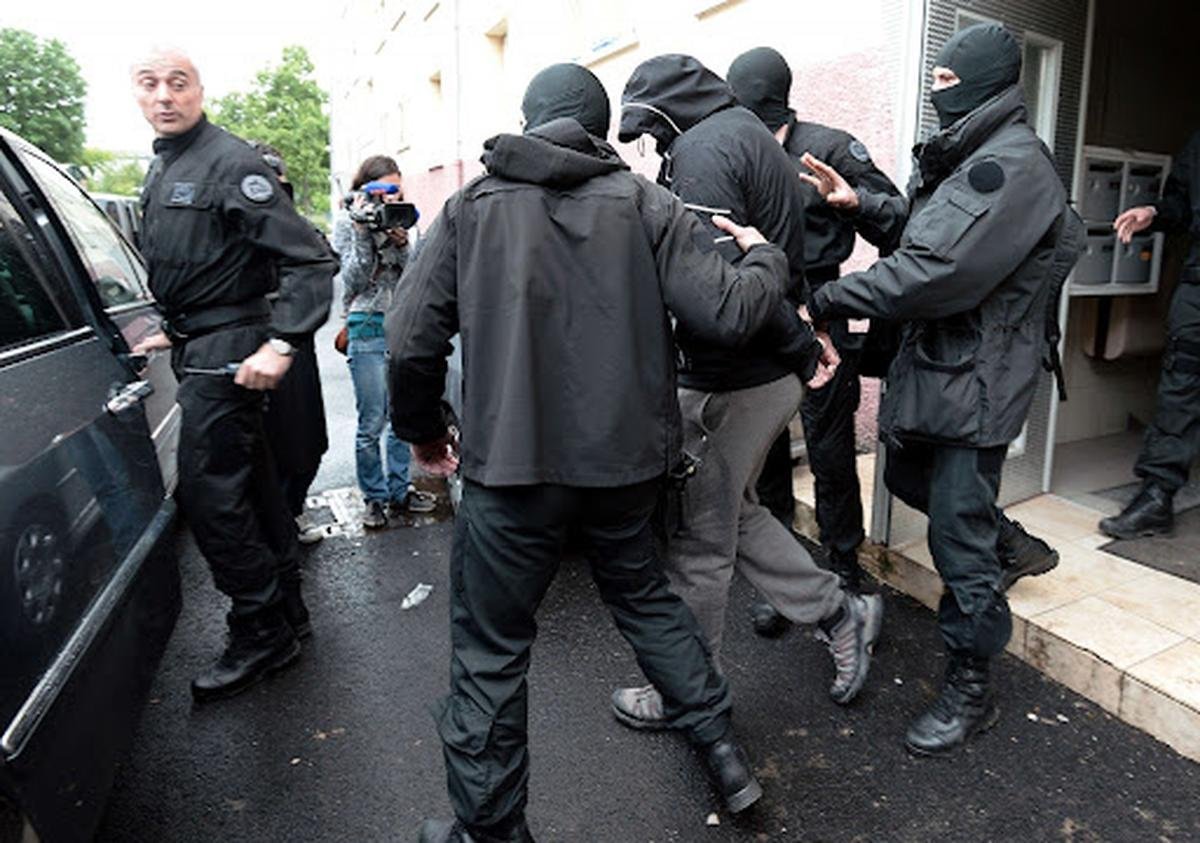 Terrorisme : six hommes jugés pour avoir préparé des actions djihadistes depuis une boucherie de Brest