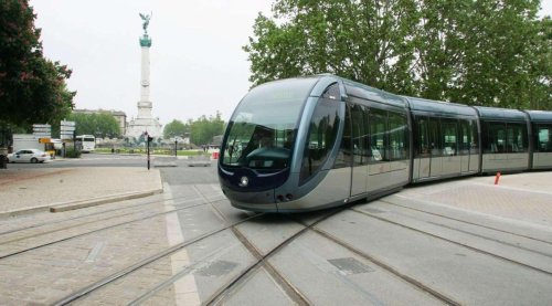Bordeaux : aux stations de tram, elles ciblent les voyageurs qui prennent un ticket par carte bancaire