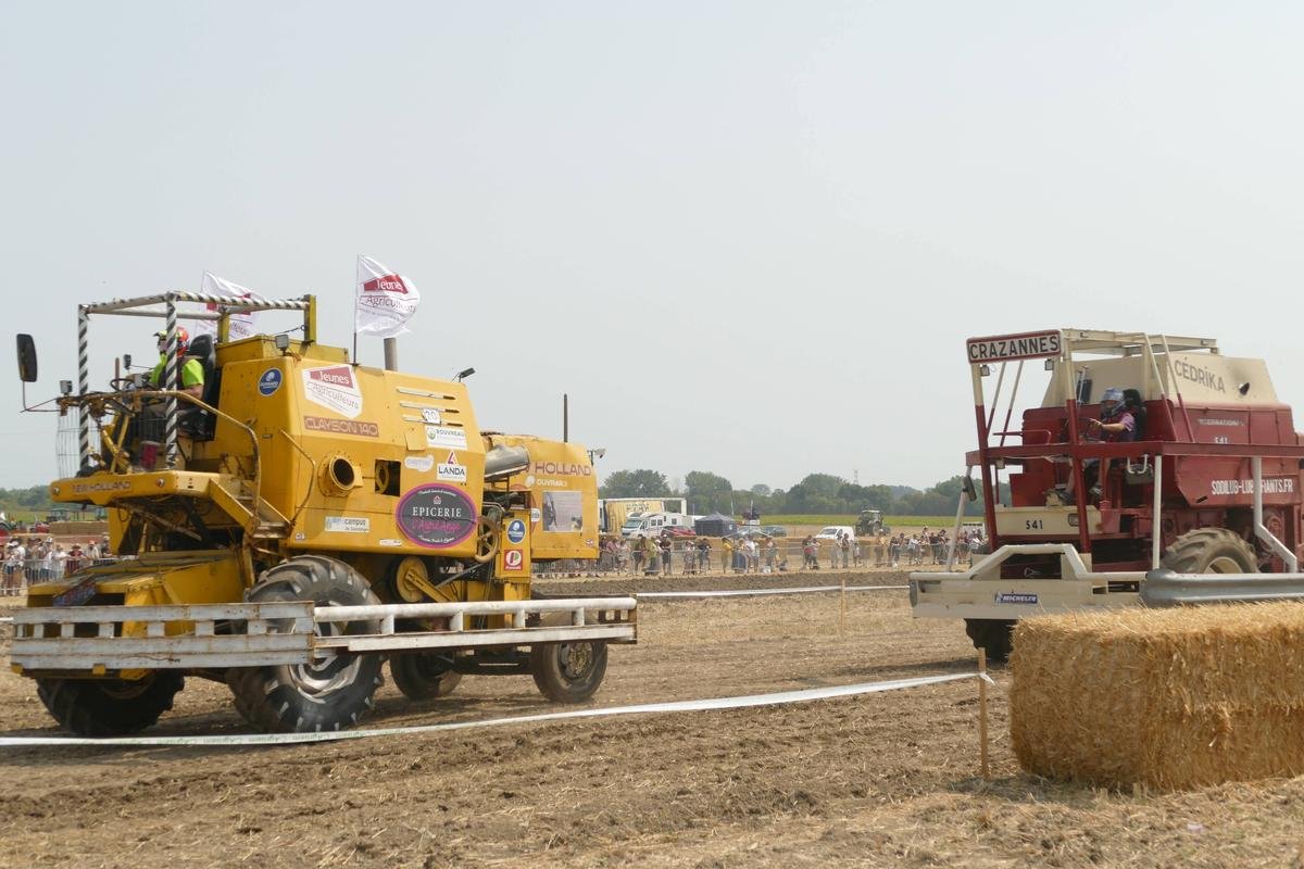Charente-Maritime : à la Fête de la terre, « la course de moiss-bat cross, c’est incontournable »