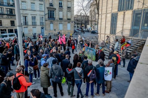 Bordeaux : 200 personnes rassemblées contre le racisme sur le parvis des Droits de l’Homme