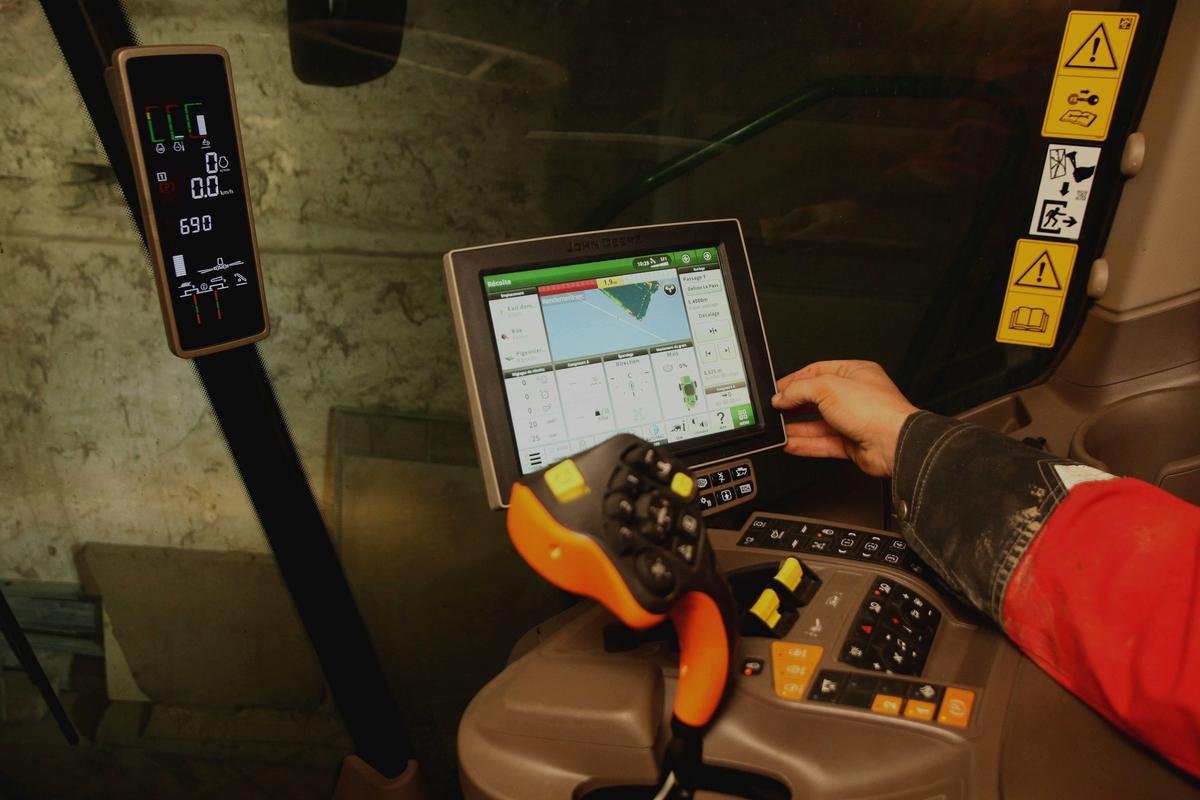 Trafic de GPS agricoles : après 150 vols pour un préjudice de 2,4 millions d’euros, un réseau international a été démantelé