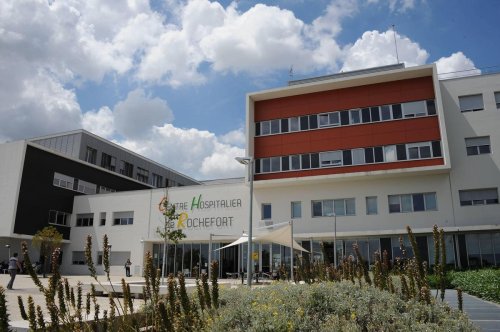 Rochefort : venu à l’hôpital pour l’accouchement de sa sœur, il dérobe la voiture d’une octogénaire sur le parking