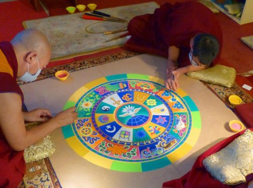Bordeaux : quatre moines tibétains en visite à l’Institut Kadam Tcheuling