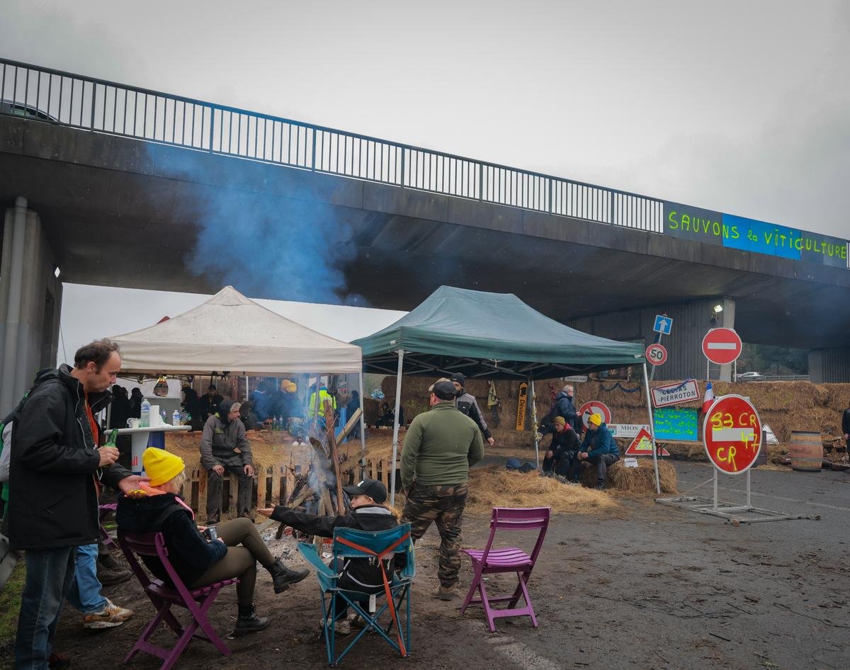 Colère des agriculteurs : « Le réveillon sur l’autoroute », le point sur la mobilisation dans le Sud-Ouest ce 24 décembre