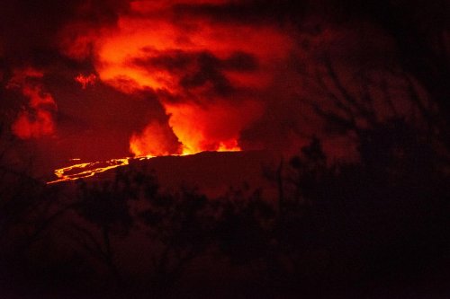 Vidéo. Hawaï : le Mauna Loa, plus gros volcan actif du monde, crache d’immenses fontaines de lave
