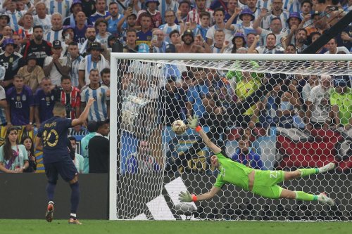 Football : une nouvelle règle interdit aux gardiens de but de déstabiliser les tireurs de penaltys