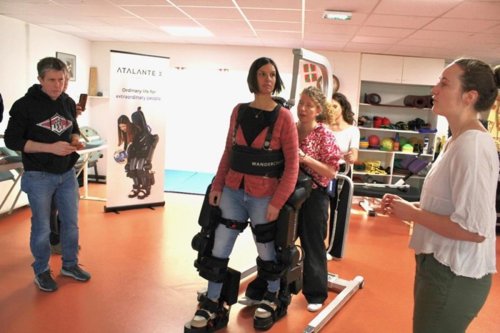 Innovation : Atalante X, l’exosquelette 100 % français de la société Wandercraft, testé au Pays basque