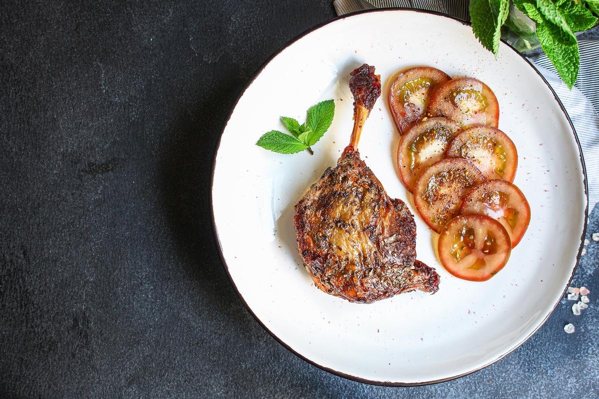 Gastronomie : l’histoire méconnue du confit de canard, de ses origines en Égypte antique au Périgord