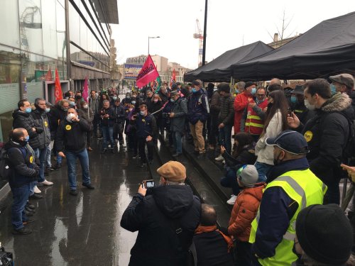 Bordeaux : manifestation en soutien à deux syndicalistes de La Poste