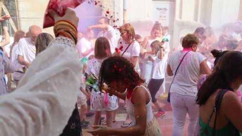 Bordeaux : une fête des couleurs pour aider à financer la scolarité de 2 400 enfants indiens