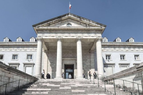 Haut-Béarn : condamné à une amende pour avoir bricolé à demi-nu dans son jardin
