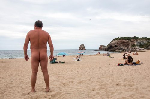 Hendaye : le tribunal annule l’interdiction de la pratique du naturisme sur la plage