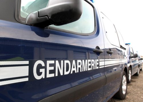Dordogne : grièvement blessé après avoir percuté une camionnette