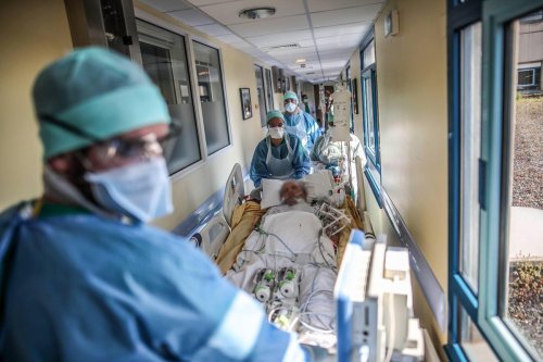 Covid-19 : le lent reflux des malades hospitalisés en soins critiques se poursuit
