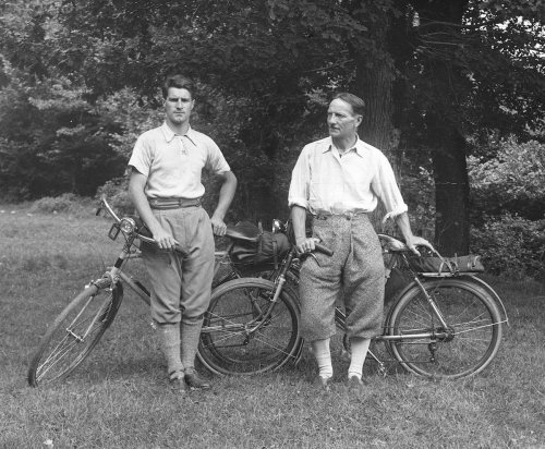 A Pau, au lendemain de la Grande Guerre Maurice Bugard crée le premier club de cyclotourisme