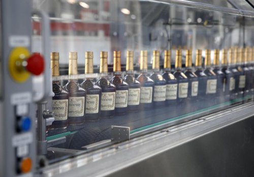 Économie : les ventes du cognac Hennessy marquent le pas en 2022