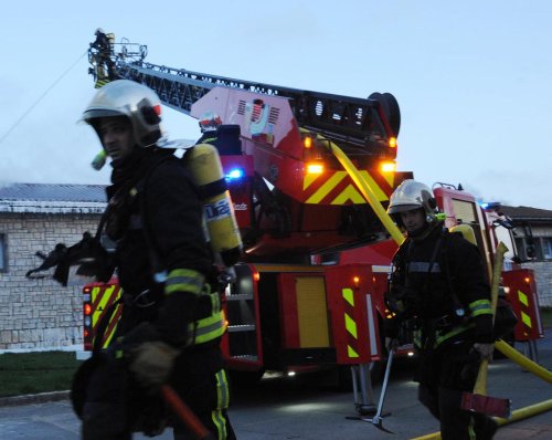 Un homme brûlé à la tête en tentant d’éteindre l’incendie qui ravageait sa maison en Dordogne