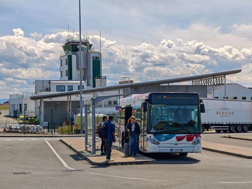 Coups de couteau à Biarritz : un différend sur un deal de cannabis à l’origine de la rixe violente dans un bus