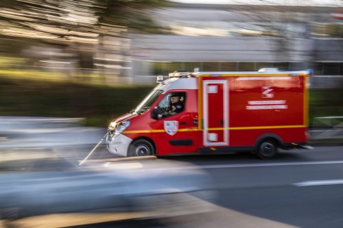 Une jeune femme grièvement blessée dans une collision entre un scooter et une voiture en Dordogne