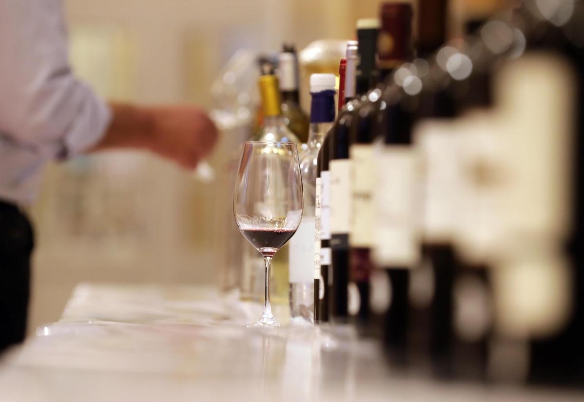 Crise viticole : « La baisse des ventes de vin touche sévèrement le prix du foncier »
