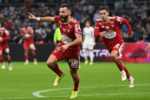 Ligue 1 : Marseille battu 2-1 par les irréductibles Brestois au Vélodrome, le PSG champion d’automne