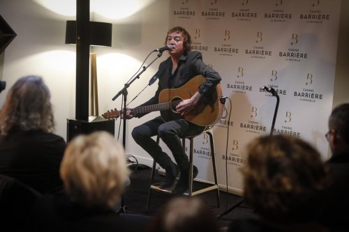 Vidéos. Cali en concert à Mérignac, Bordeaux et Biganos : « Mes chansons sont des Polaroïds de l’instant présent »