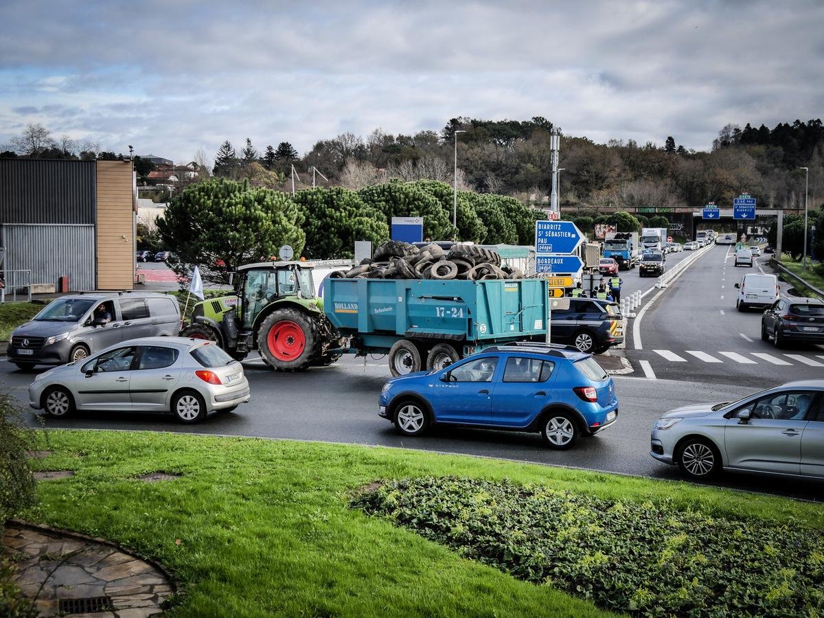 Pays basque : les agriculteurs en colère de retour sur les ronds-points