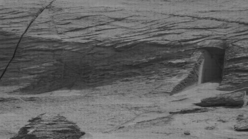 Tür auf dem Mars: Bilder der Rover Curiosity und Perseverance