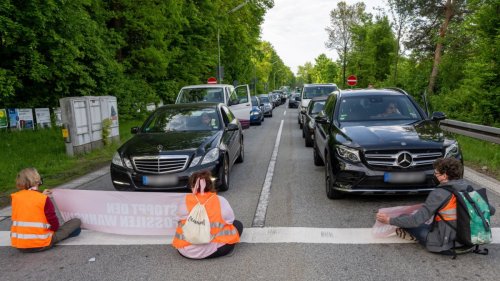 München: Klimaaktivisten blockieren Autobahnausfahrt