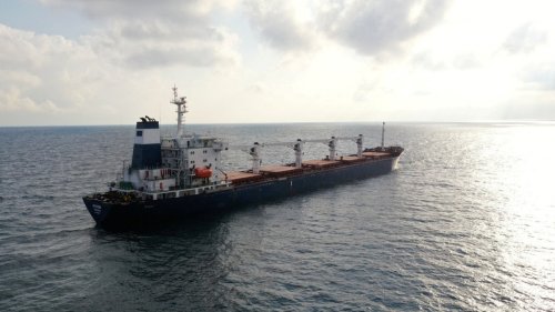 Frachtschiff Razoni ankert in Mersin