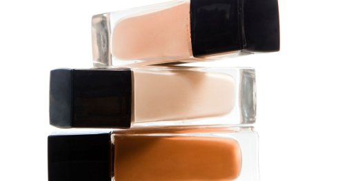 Make-up: 14 Foundations aus der Drogerie im Test