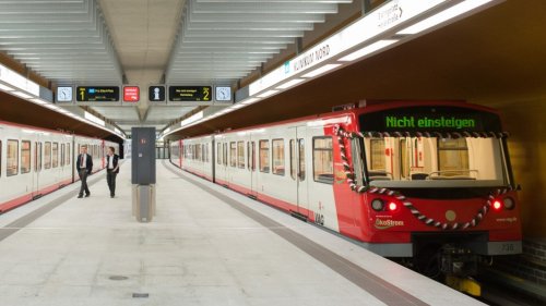 Nürnberg:Mann schleudert Hammer in U-Bahn - Passagiere erleiden Schock