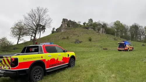 Frau stürzt über Felskante in die Tiefe und stirbt