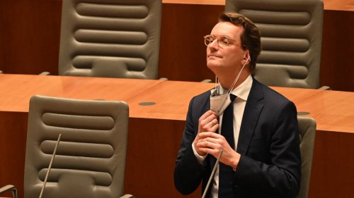 Nordrhein-Westfalen:Landtag wählt Wüst zum Ministerpräsidenten