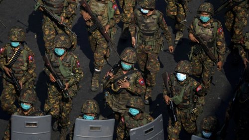 Militärherrschaft:Talkshows gegen Panzer