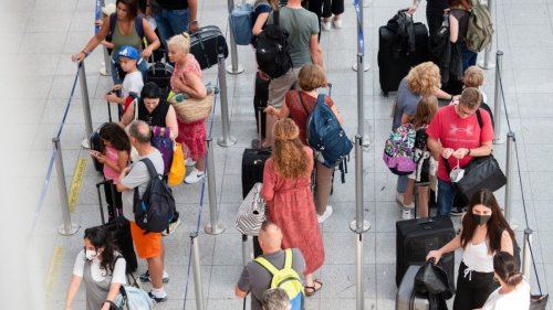 Bundestag: Debatte wegen Reisechaos an deutschen Flughäfen
