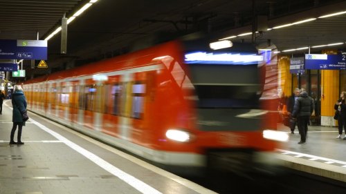 Pasing: Sexuelle Belästigung in der S-Bahn - Bekannten des Opfers verprügeln 44-Jährigen