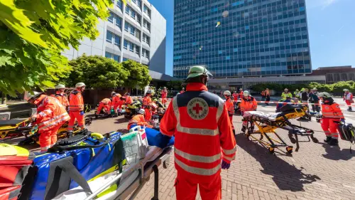 Retter simulieren Flugzeugabsturz