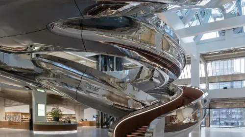 Dampfer mit Tornado-Treppe