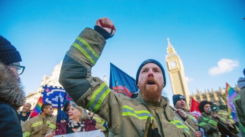 Streikwelle in Großbritannien: Soldaten sollen Krankenwagen fahren