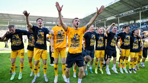 Dynamo Dresden und Arminia Bielefeld feiern Aufstieg