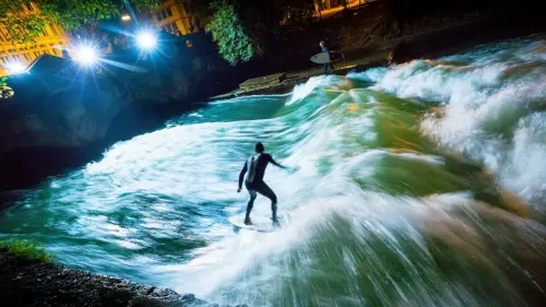 Surferin verunglückt schwer im Eisbach