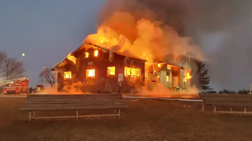 111 Jahre alte Kissinger Hütte in der Rhön in Flammen