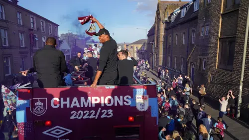 Kompany und die Parade durch Burnley