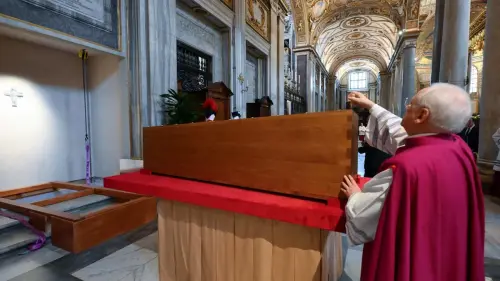 Papst Franziskus in der Basilika Santa Maria Maggiore beigesetzt